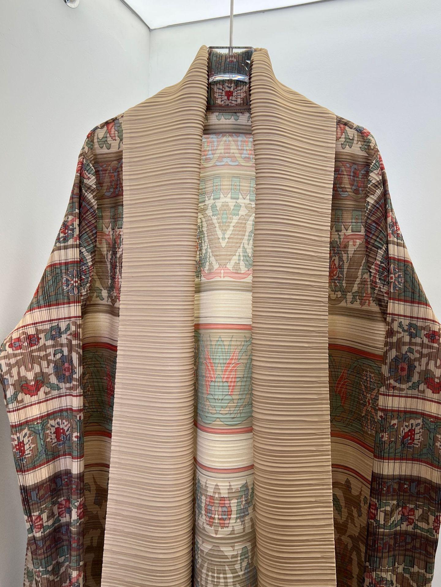 HS6710 Artisan Legacy , Reversible Abaya with Traditional Prints