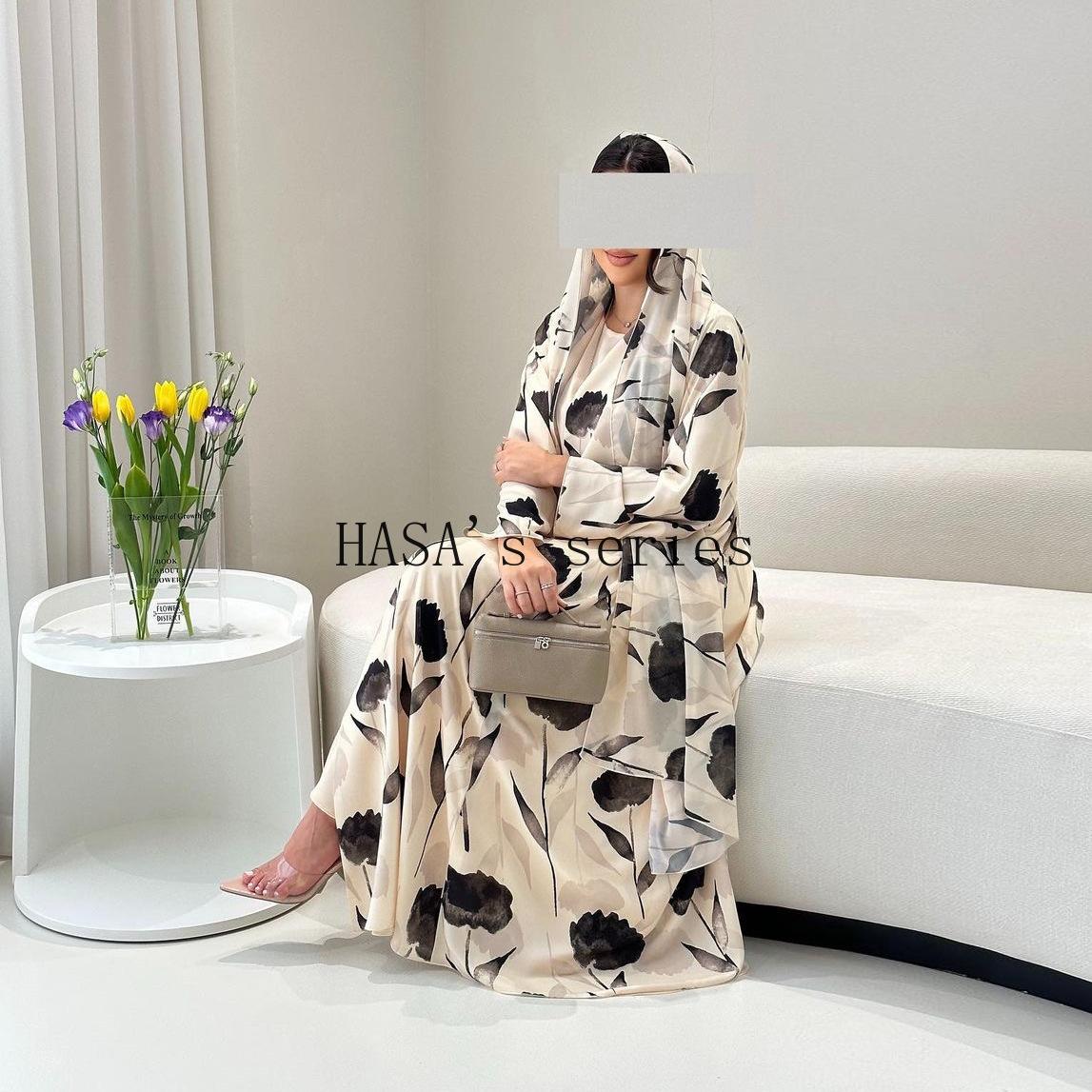 HS5092 A flowing, feminine floral-patterned robe, a loose-fitting printed cardigan-style dress paired with a headscarf.