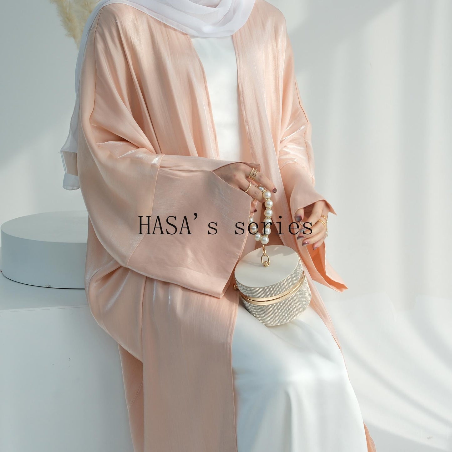 HS4831 A simple yet elegant cardigan-style robe, balancing both quality and comfort.