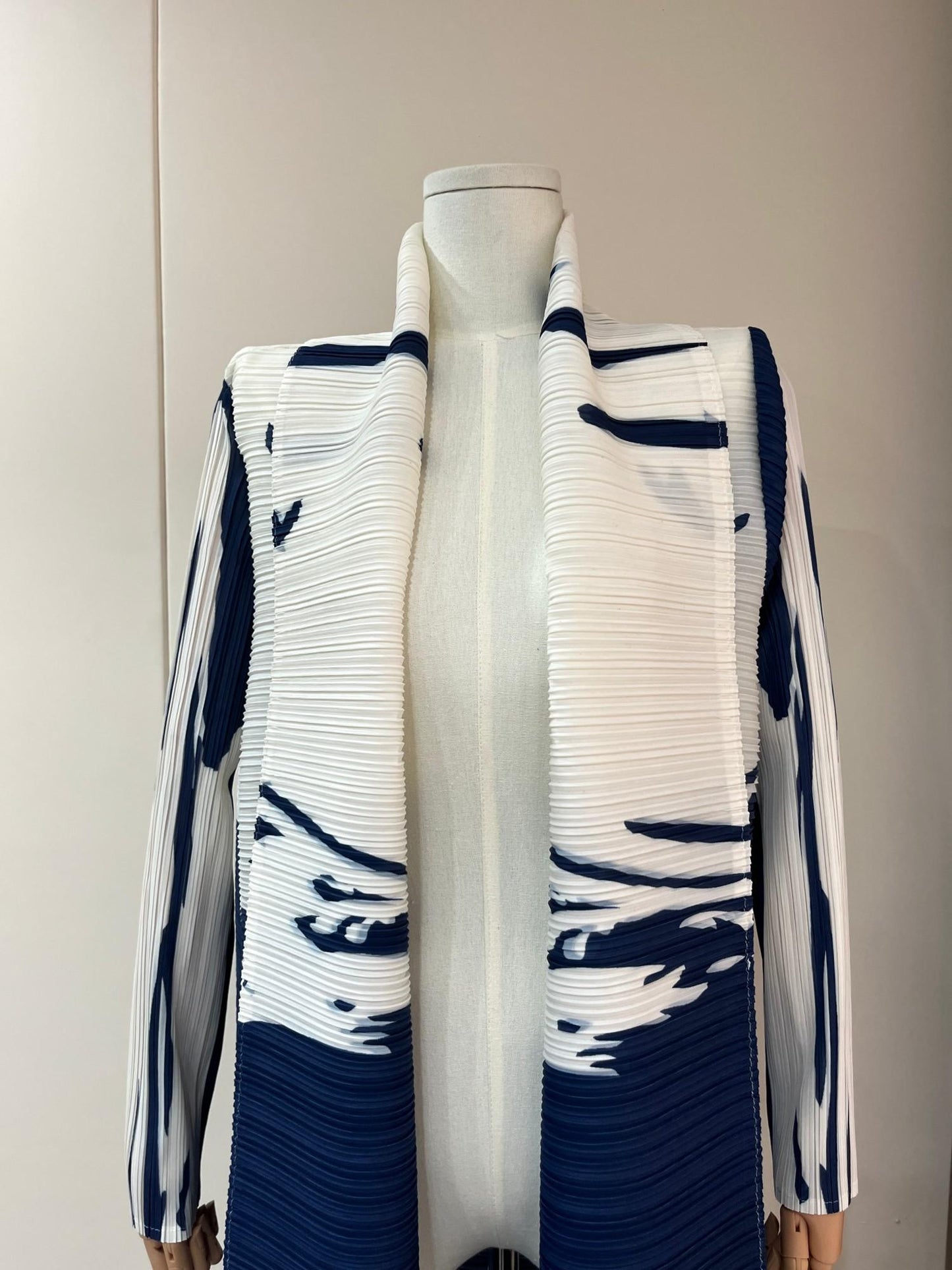 HS6725 Indigo Whispers Navy & White Abstract Printed Abaya