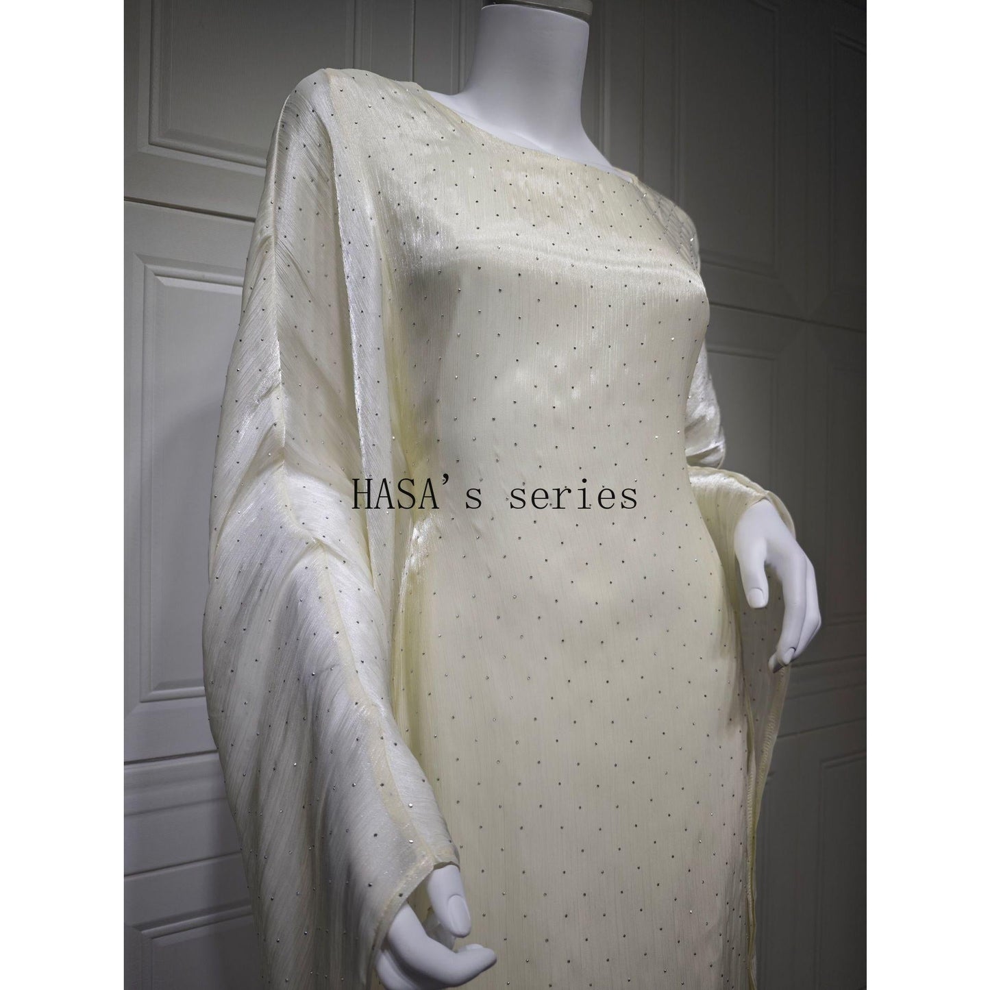 HS5105 Simple and Soft Long-sleeved Pullover Dress with A Waist-length Design, in A Solid Color for Everyday Wear.