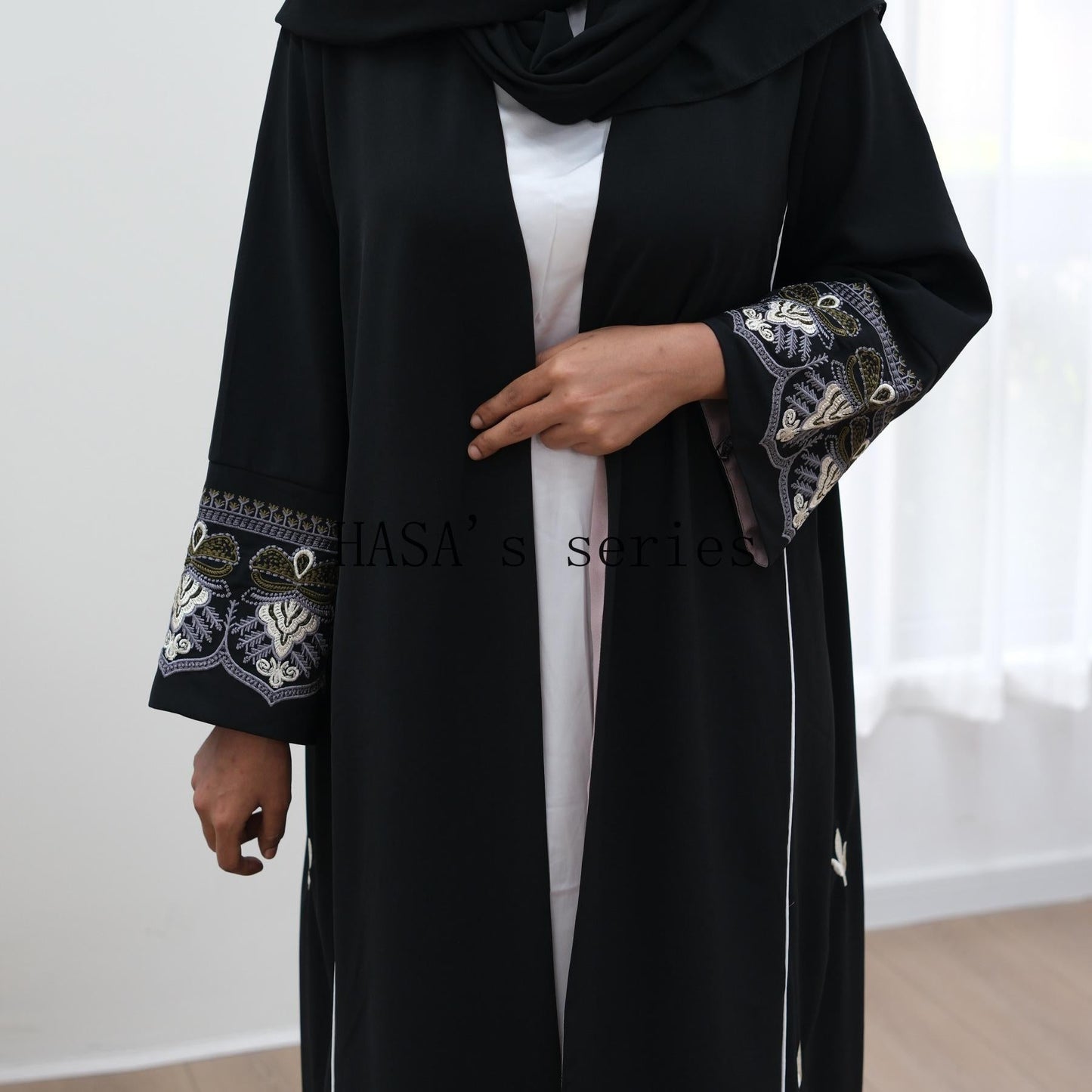 HS4849 Exquisite Embroidered Open-front Long Robe