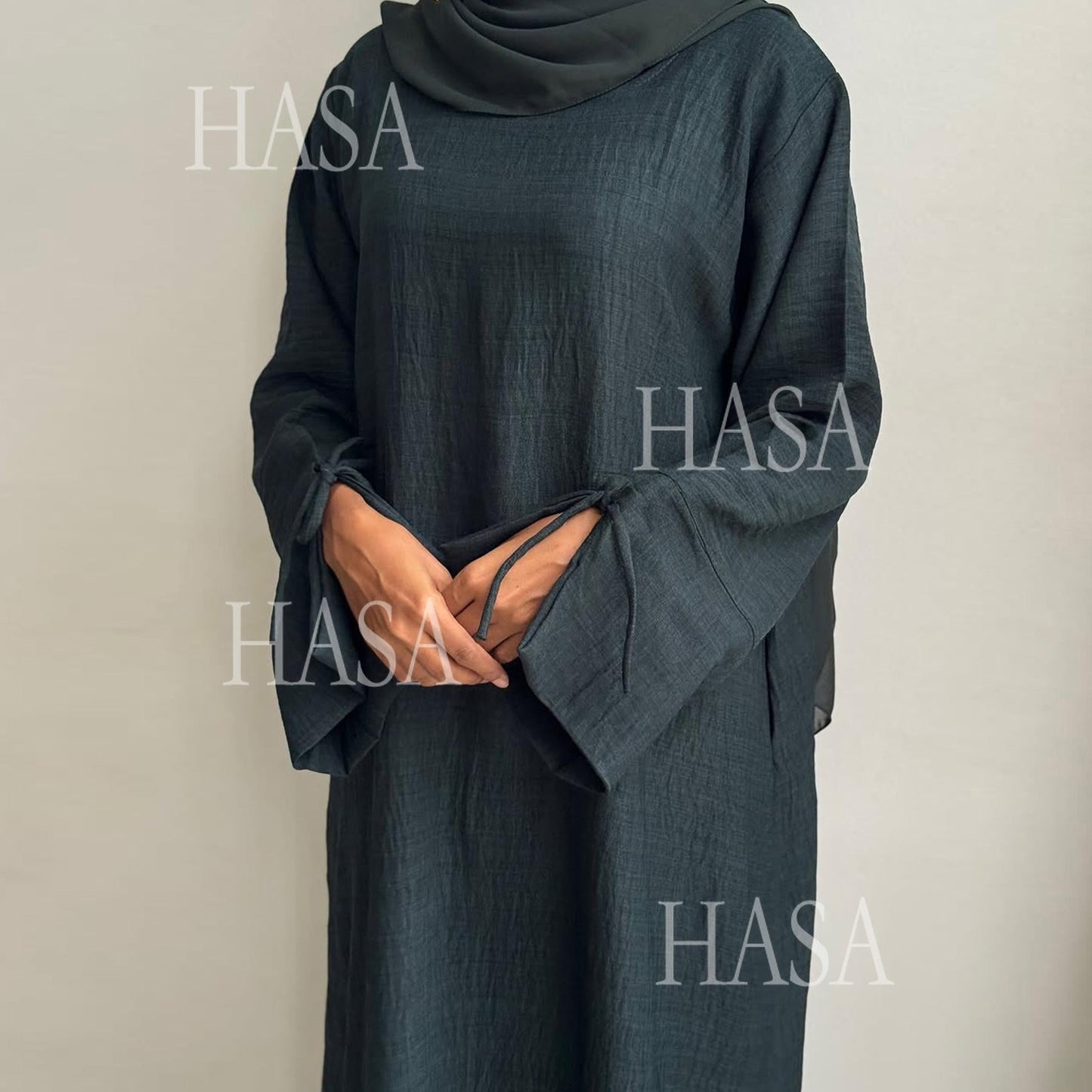 HA5864 Fashionable solid color hooded robe, simple and elegant, showing a casual style