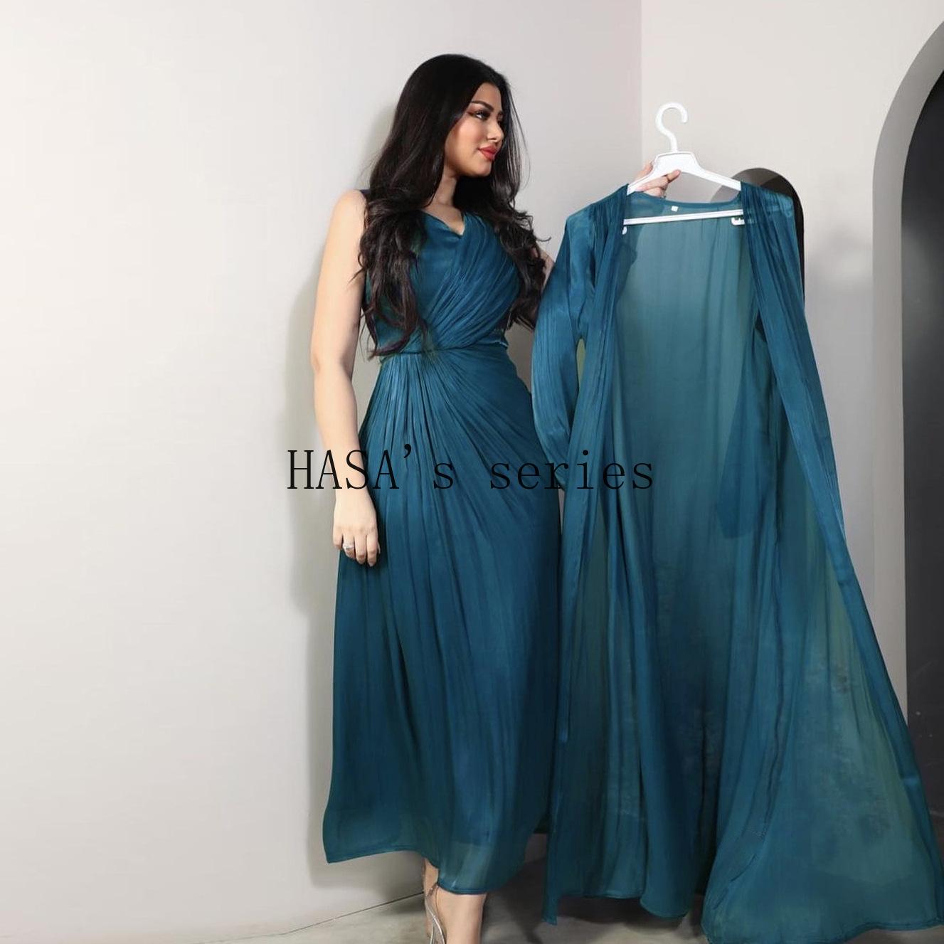 HS5094 Simple yet elegant and lustrous silk suit, featuring an elegantly pleated two-piece dress design.
