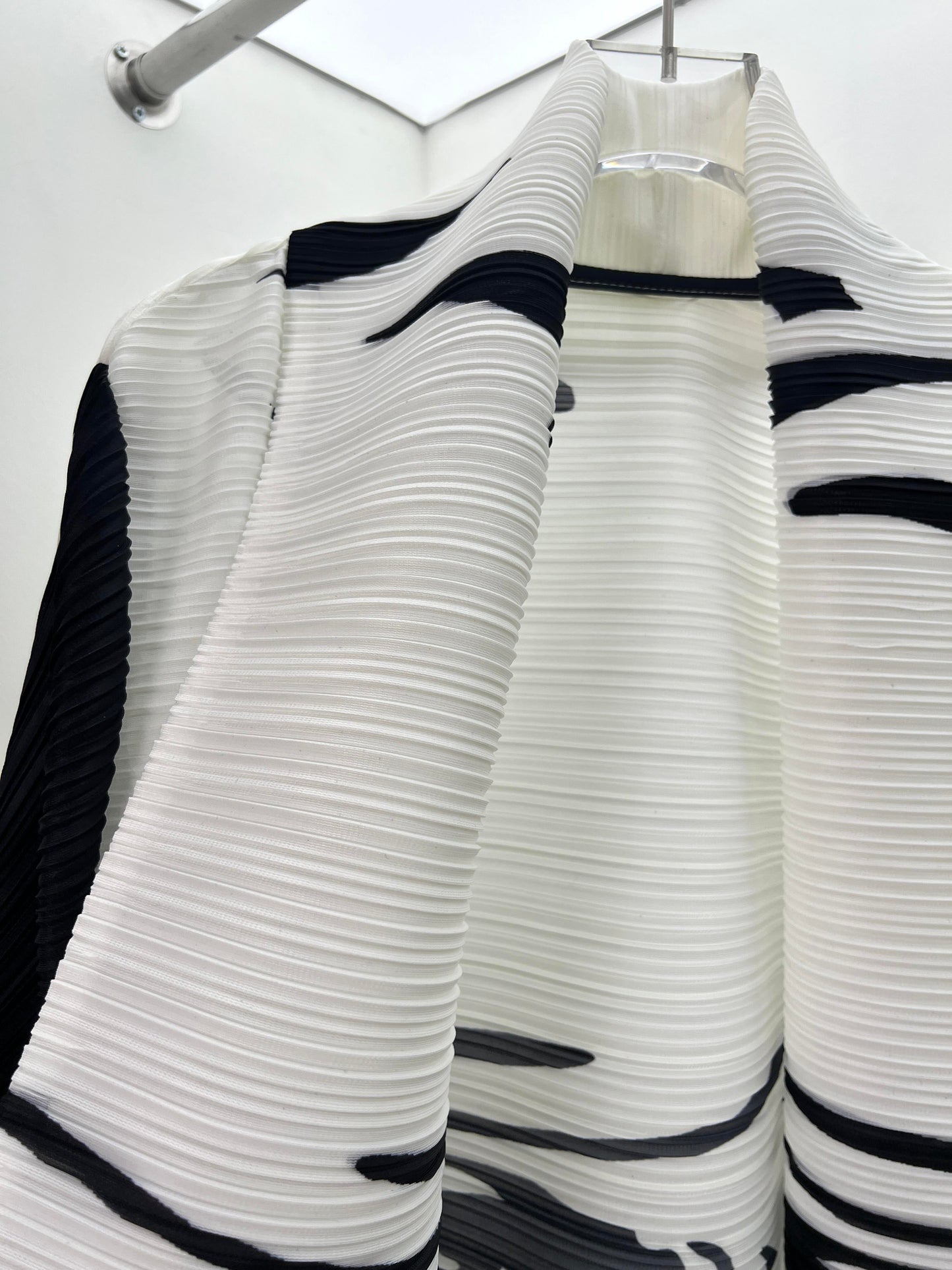 HS6726  White Abstract Belted Abaya with Artistic Prints