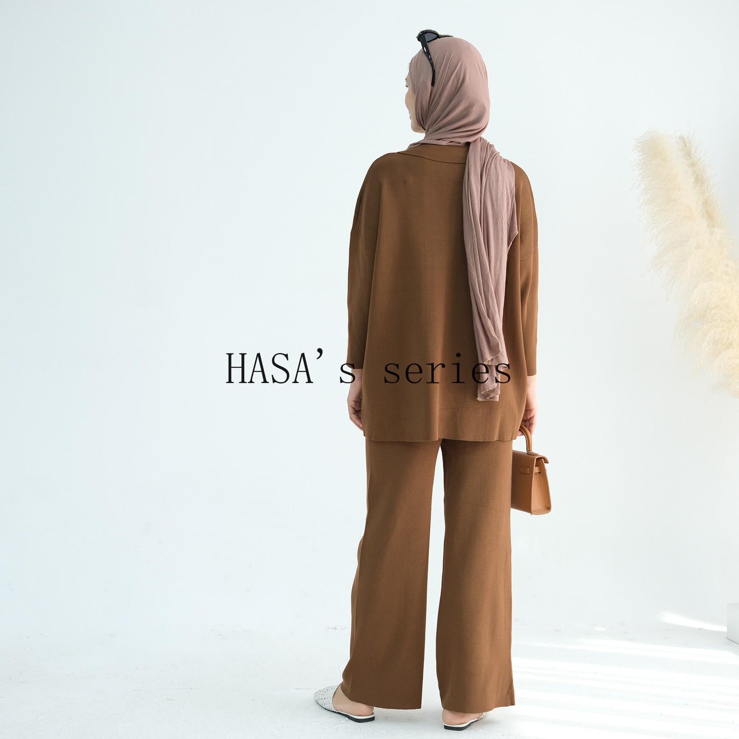 HS5100 Simple and stylish knitted two-piece set, featuring a thickened long-sleeved top and wide-leg pants.