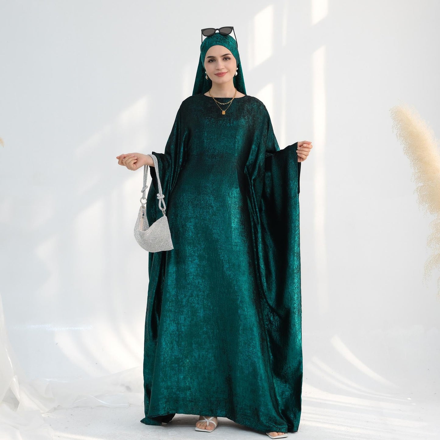 HA5878 A Glossy Dress That Combines Softness and Fluidity