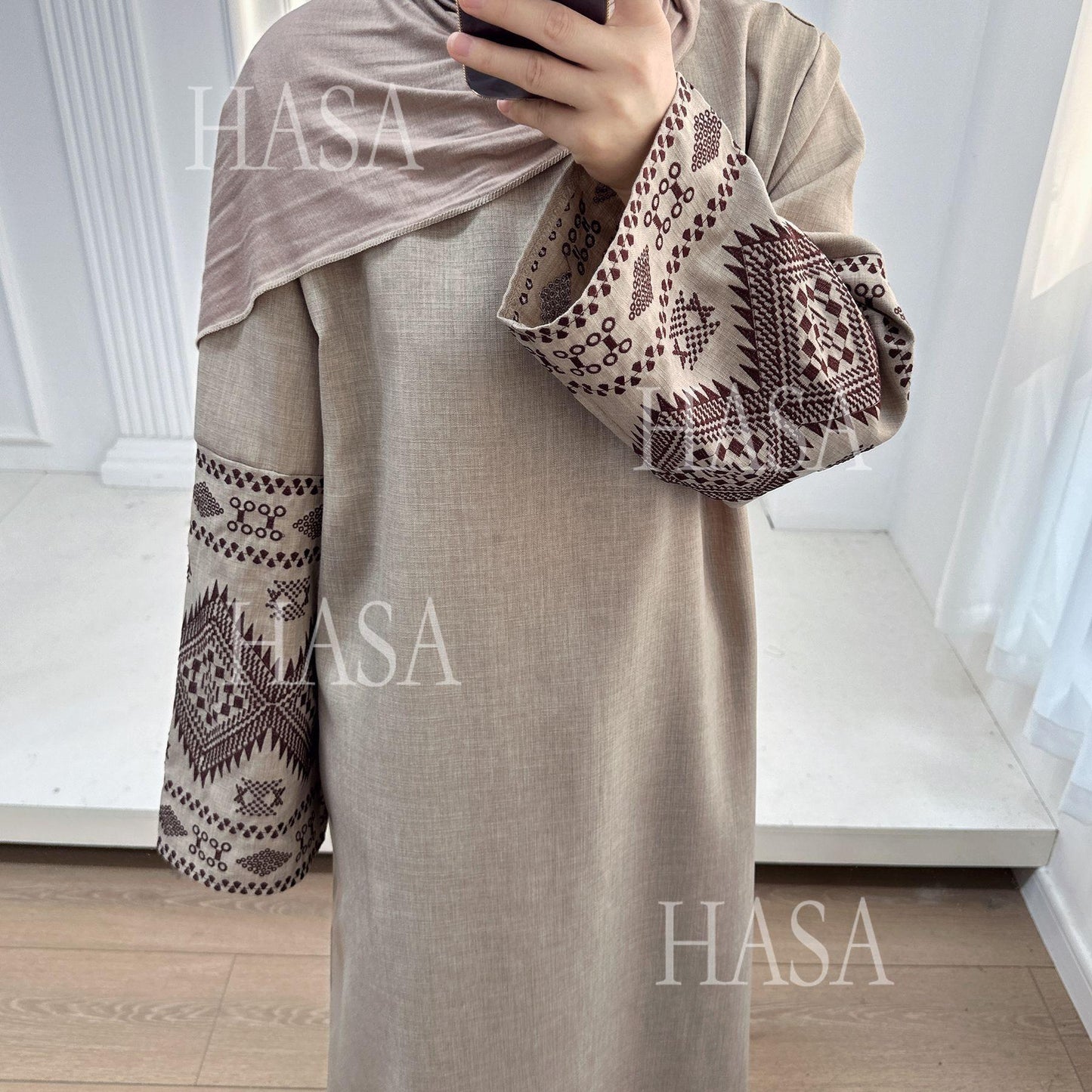 HA6533 Long robe with wide sleeves and exquisite embroidery