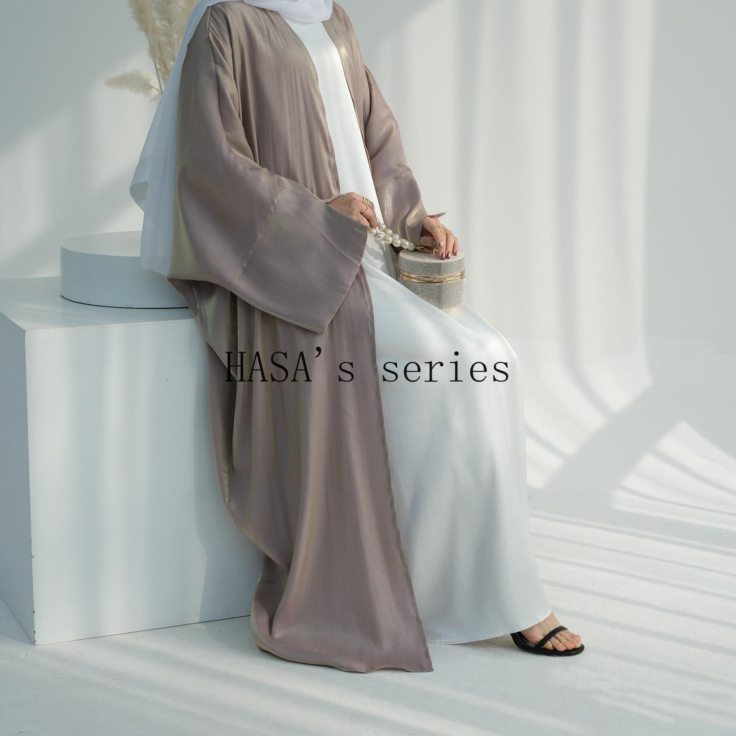 HS4831 A simple yet elegant cardigan-style robe, balancing both quality and comfort.