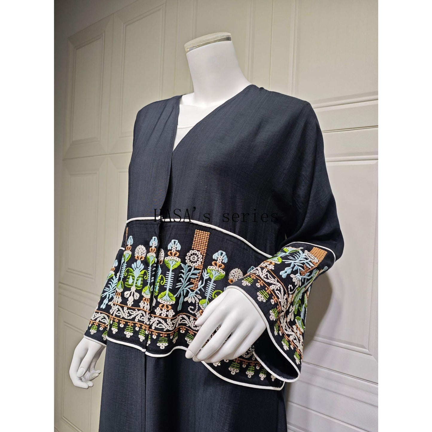 HS5102 Simple Embroidered Long Robe/jacket with A Loose and Comfortable Open-front Design.