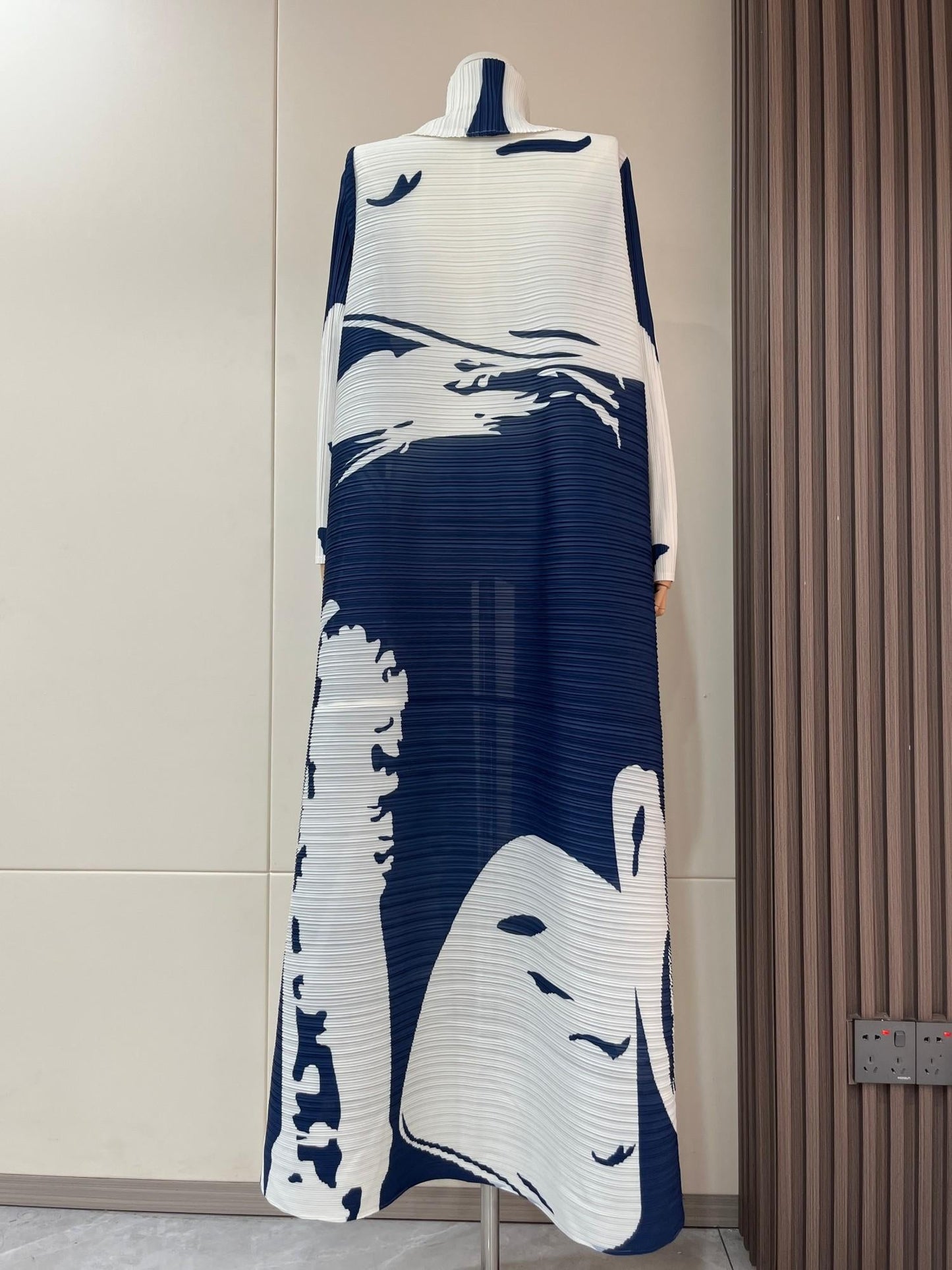 HS6725 Indigo Whispers Navy & White Abstract Printed Abaya