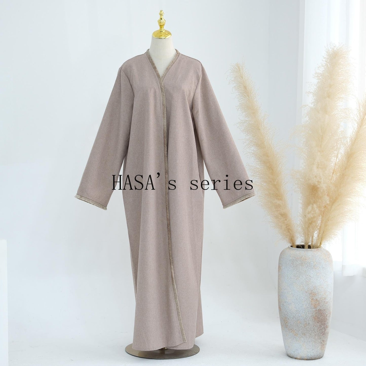 HS5147 Elegant Long Cardigan Robe with Flowing Tassels, A Loose-fitting, Coat-style Dress.