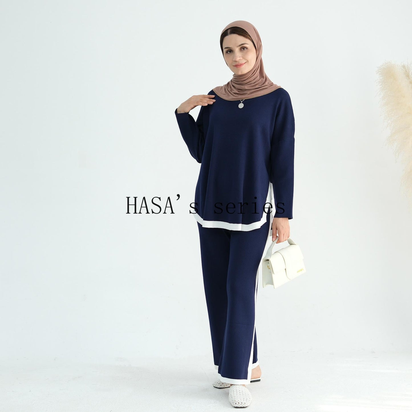 HS5149 Simple and elegant knitted set, featuring a loose-fitting, thick, long-sleeved two-piece design.