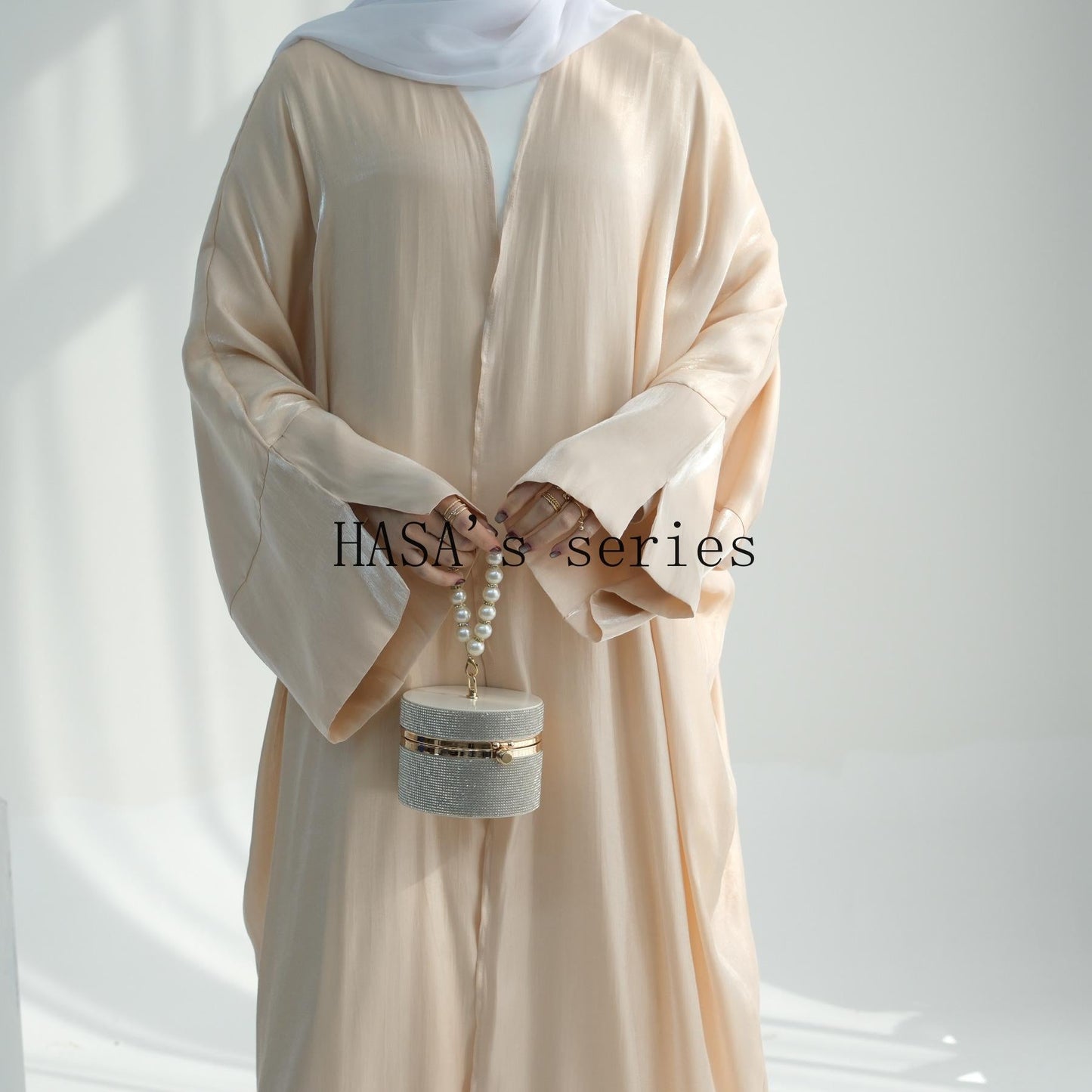 HS4831 A simple yet elegant cardigan-style robe, balancing both quality and comfort.