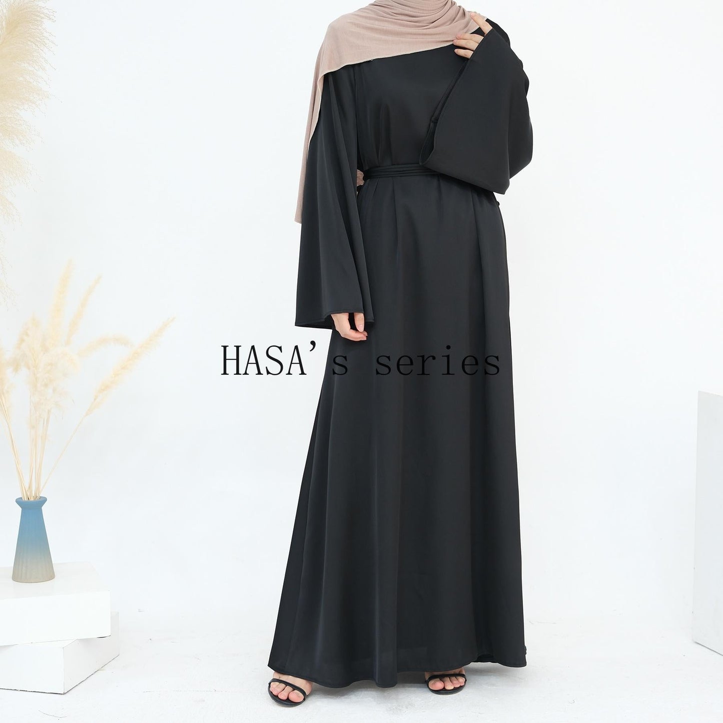 HS4847 A Long Dress with A Fitted Waist Design, Featuring A Clean and Elegant Silhouette.