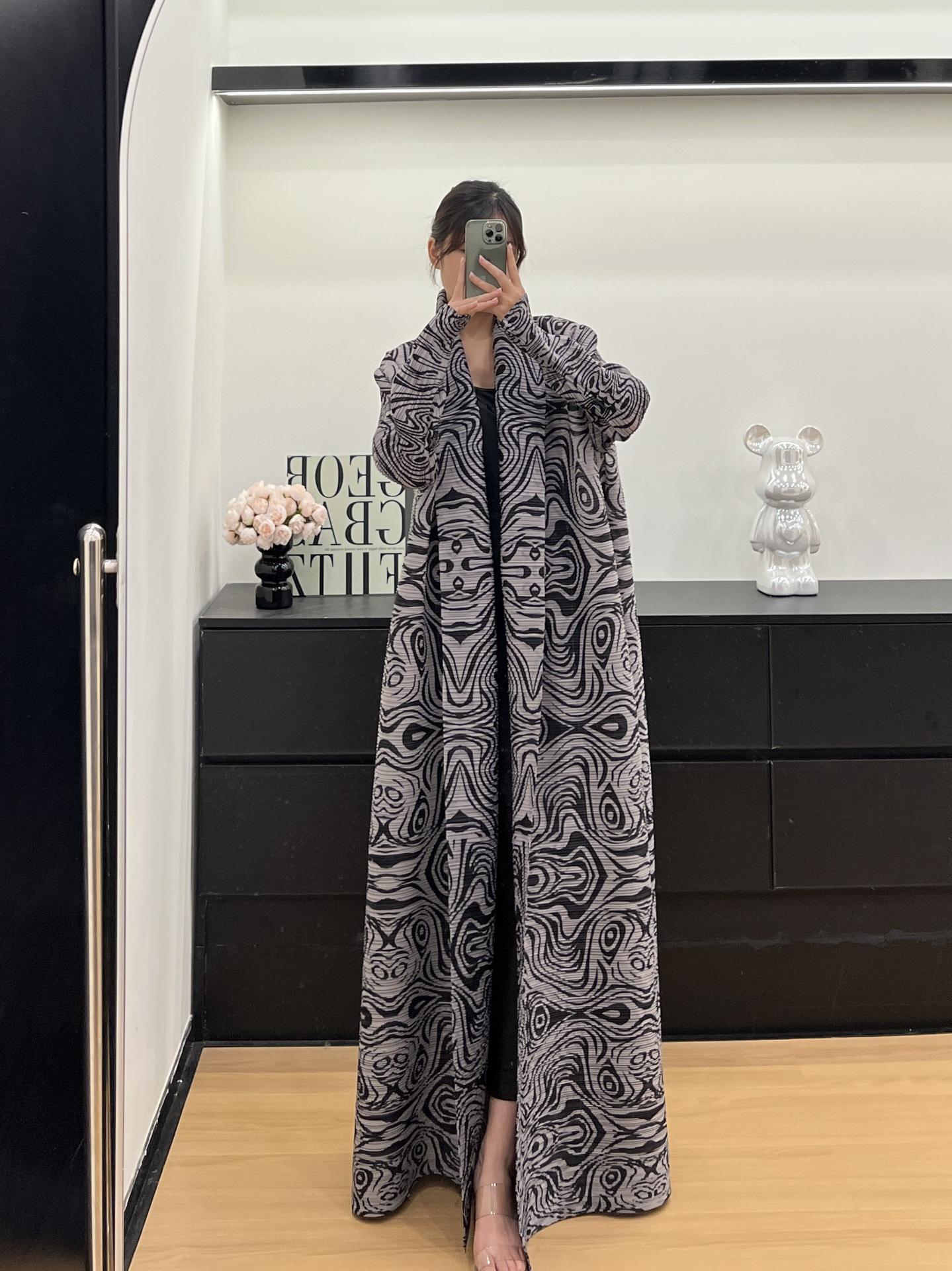 HS6723 Monochrome Swirl | Black & Grey Abstract Printed Abaya
