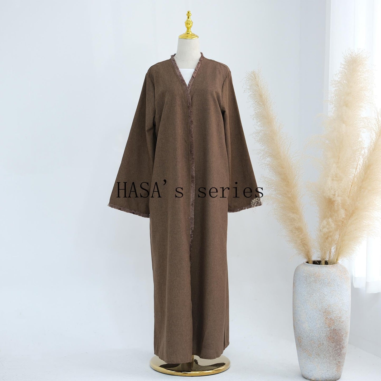 HS5147 Elegant Long Cardigan Robe with Flowing Tassels, A Loose-fitting, Coat-style Dress.