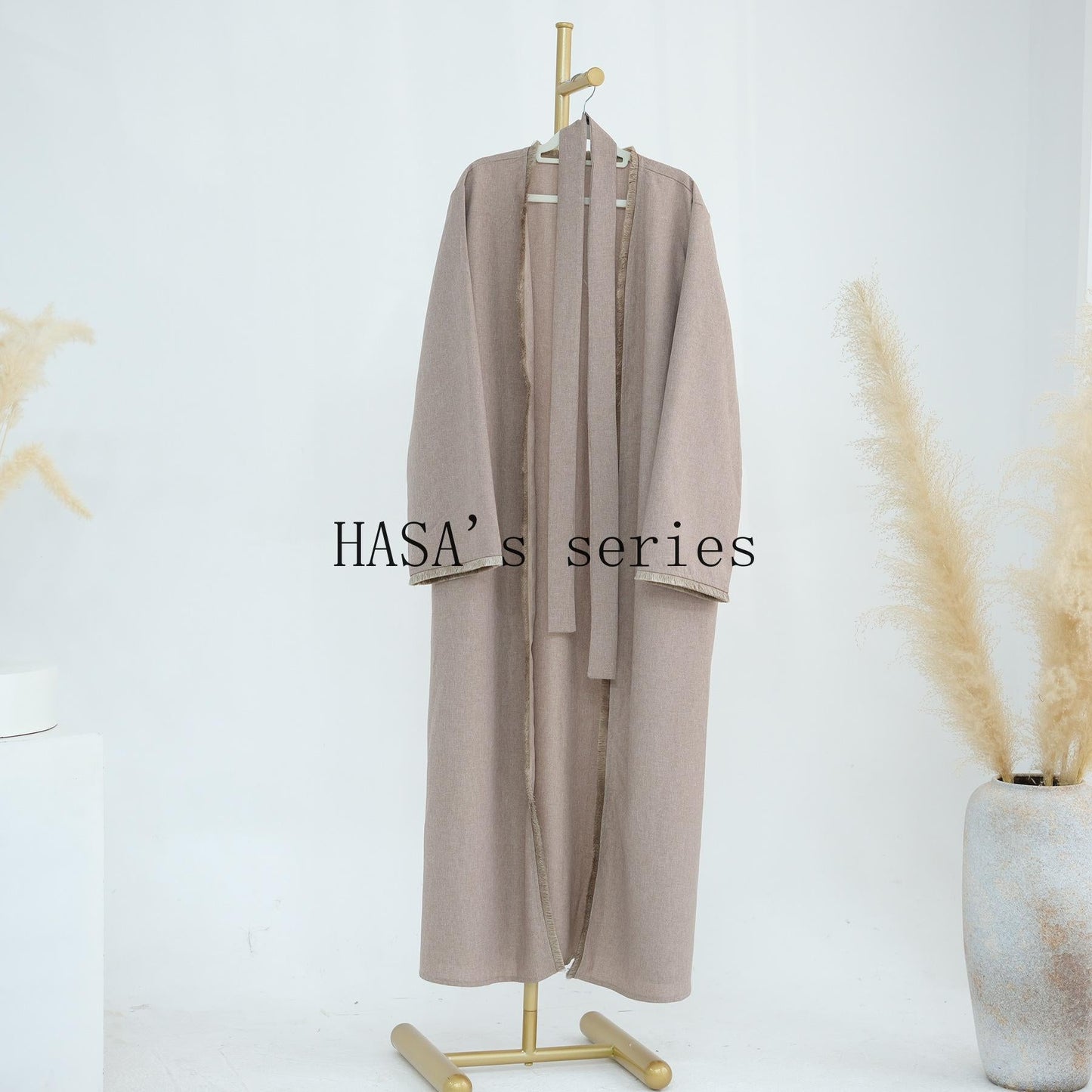 HS5147 Elegant Long Cardigan Robe with Flowing Tassels, A Loose-fitting, Coat-style Dress.