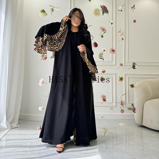 HS5103 A black robe with leopard print details, a simple and elegant cardigan-style dress.