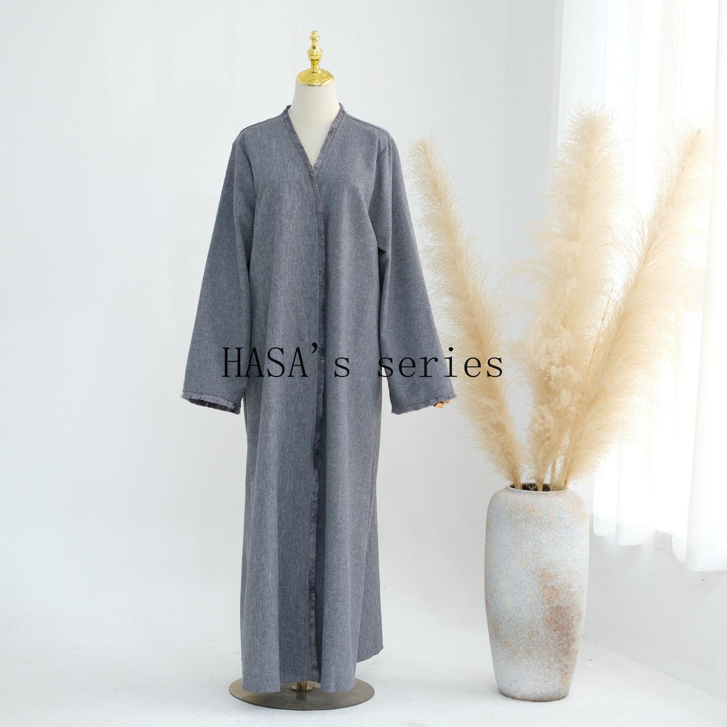 HS5147 Elegant Long Cardigan Robe with Flowing Tassels, A Loose-fitting, Coat-style Dress.