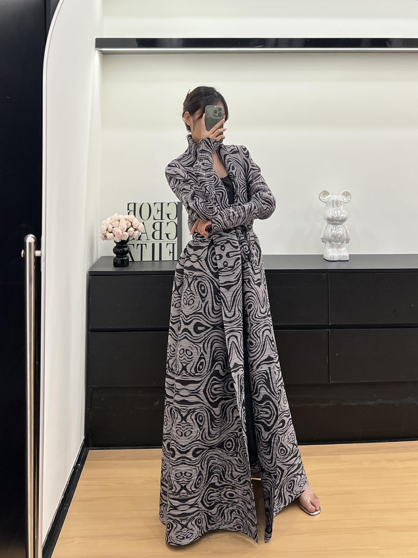 HS6723 Monochrome Swirl | Black & Grey Abstract Printed Abaya
