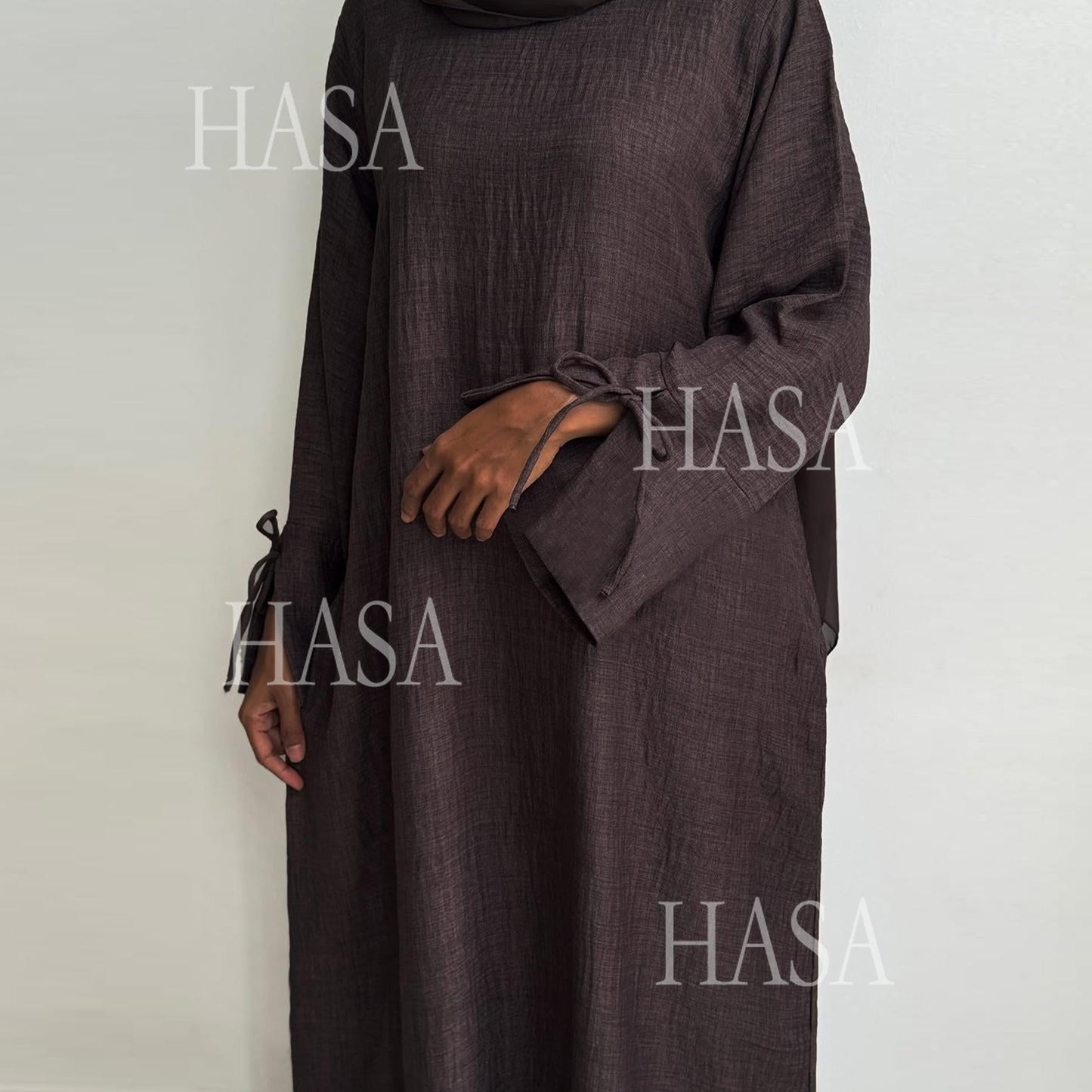 HA5864 Fashionable solid color hooded robe, simple and elegant, showing a casual style