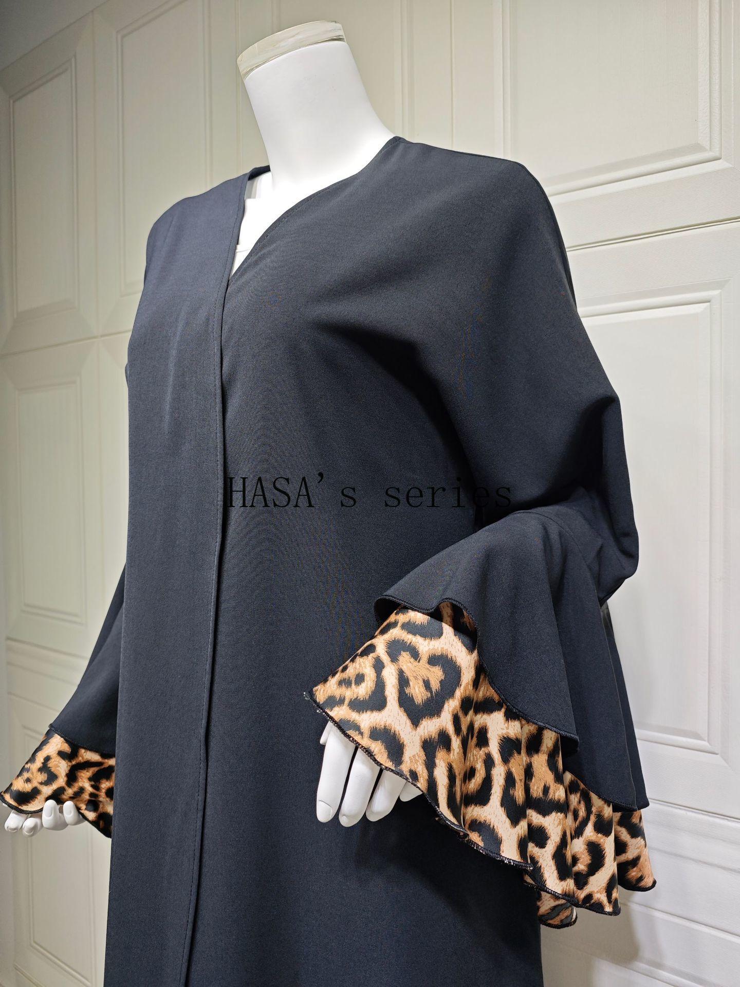 HS5103 A black robe with leopard print details, a simple and elegant cardigan-style dress.