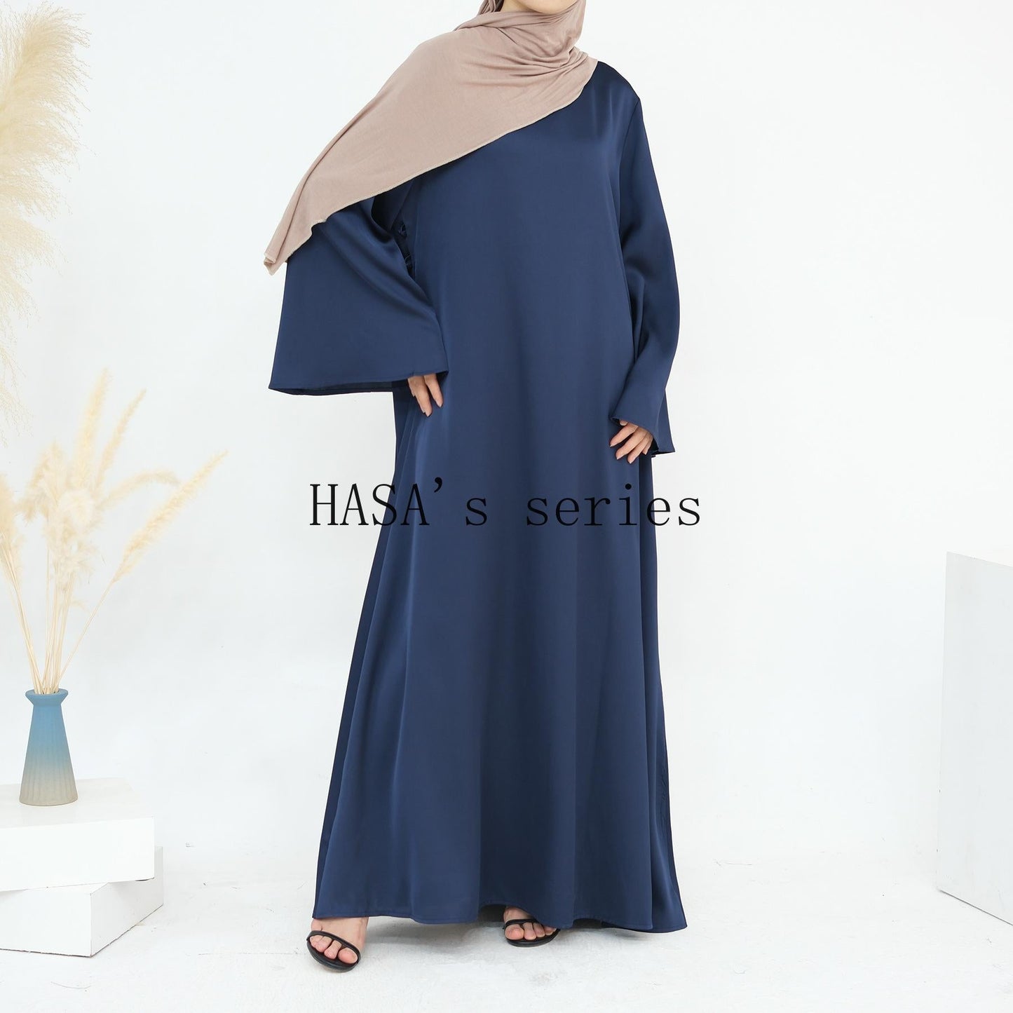 HS4847 A Long Dress with A Fitted Waist Design, Featuring A Clean and Elegant Silhouette.