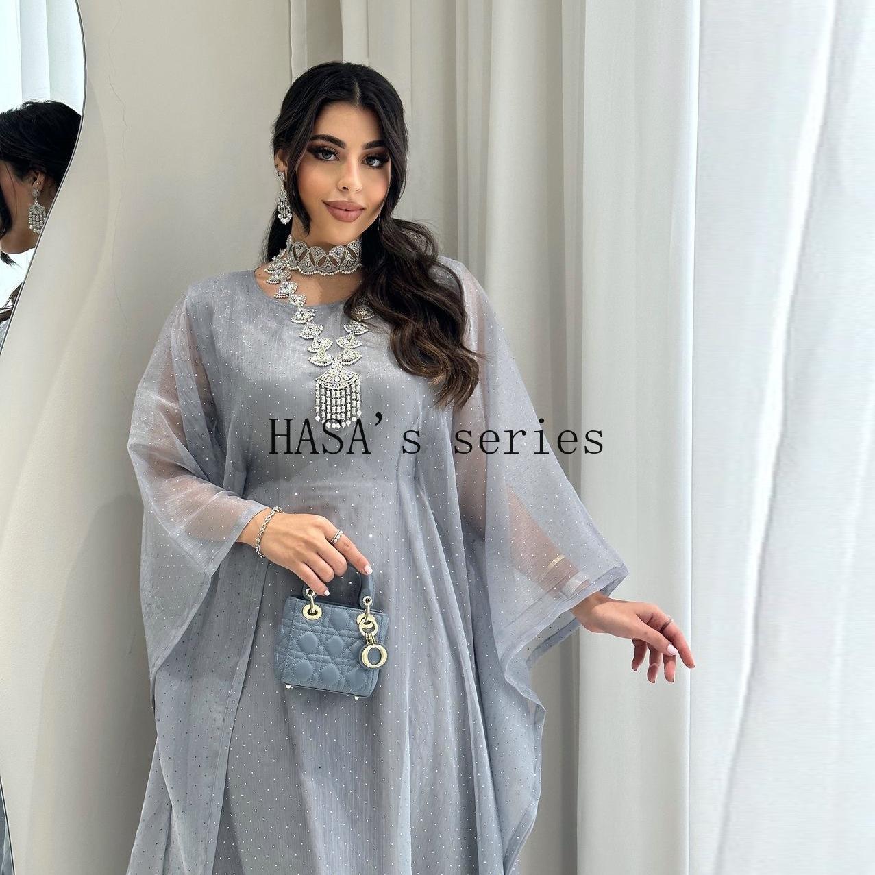 HS5105 Simple and Soft Long-sleeved Pullover Dress with A Waist-length Design, in A Solid Color for Everyday Wear.