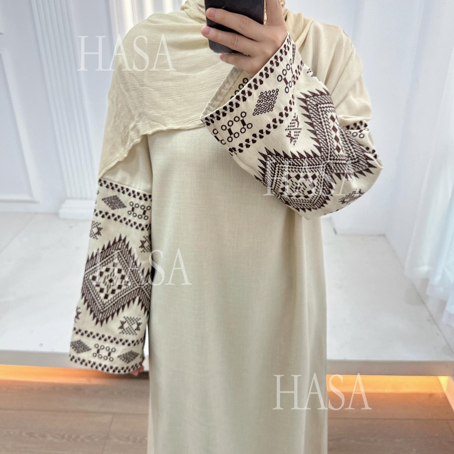 HA6533 Long robe with wide sleeves and exquisite embroidery
