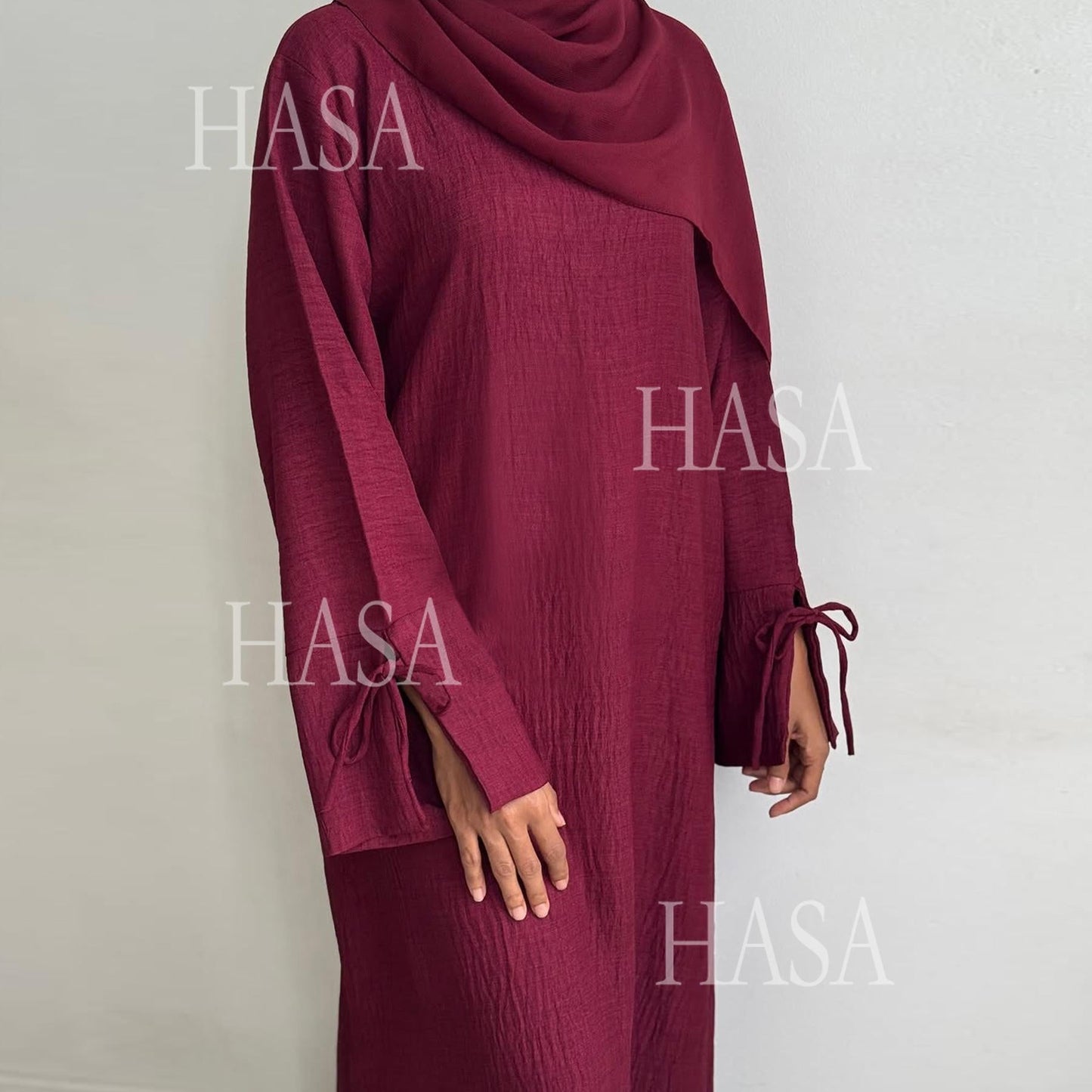 HA5864 Fashionable solid color hooded robe, simple and elegant, showing a casual style