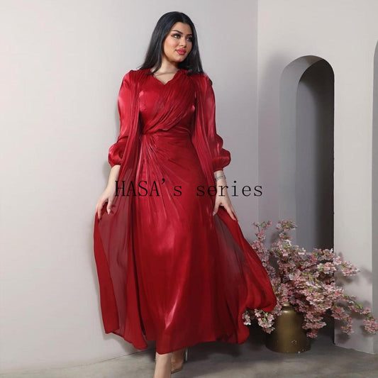 HS5094 Simple yet elegant and lustrous silk suit, featuring an elegantly pleated two-piece dress design.