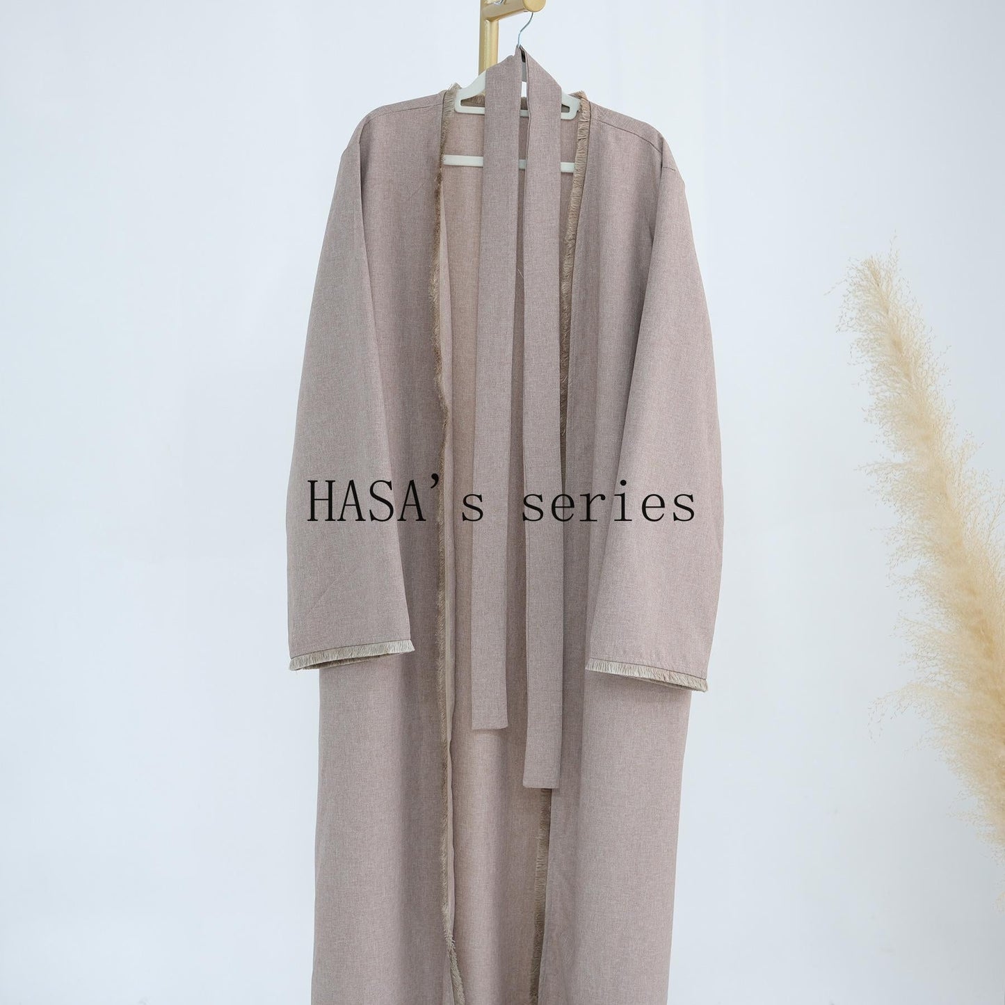 HS5147 Elegant Long Cardigan Robe with Flowing Tassels, A Loose-fitting, Coat-style Dress.