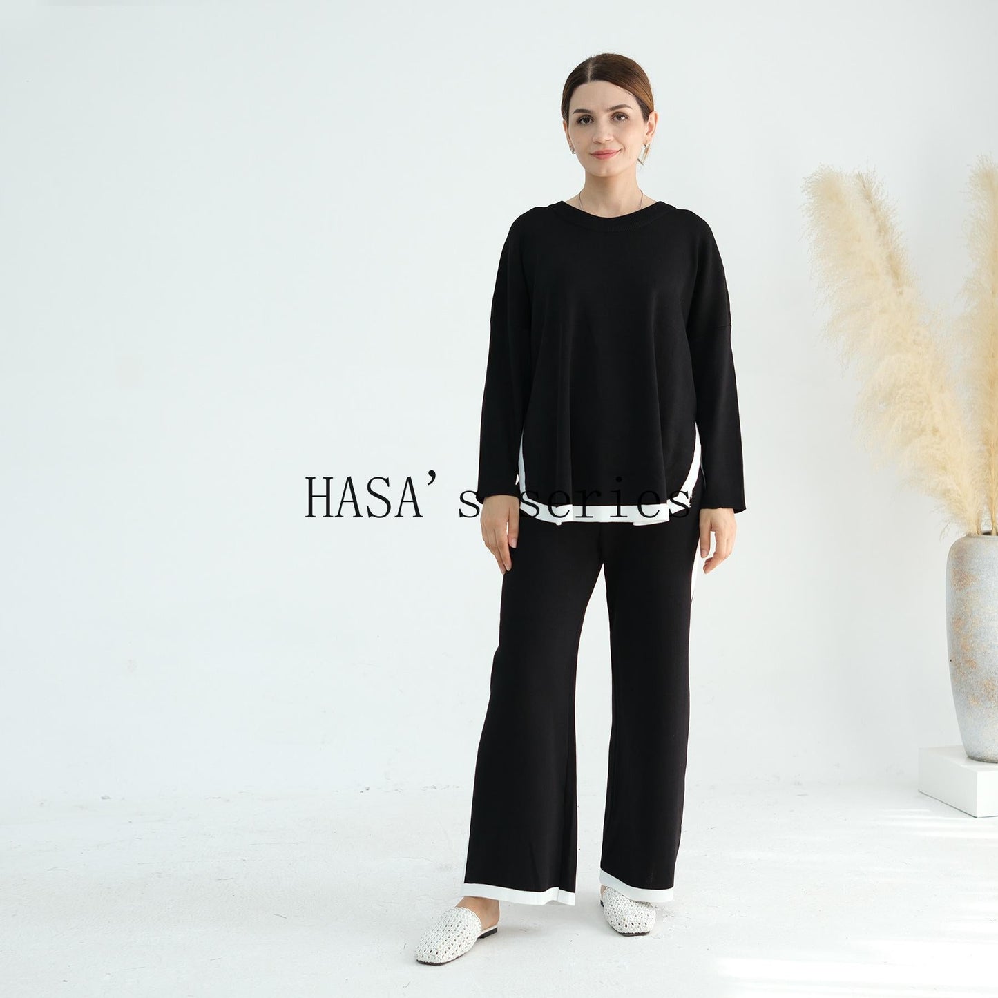 HS5149 Simple and elegant knitted set, featuring a loose-fitting, thick, long-sleeved two-piece design.